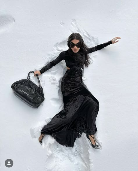 Snow Fashion Photography, Winter Fashion Photoshoot, Photoshoot Snow, Winter Photo Shoot, Fashion Major, Snow Photoshoot, Winter Shoot, Cold Fashion, Beautiful Photoshoot Ideas