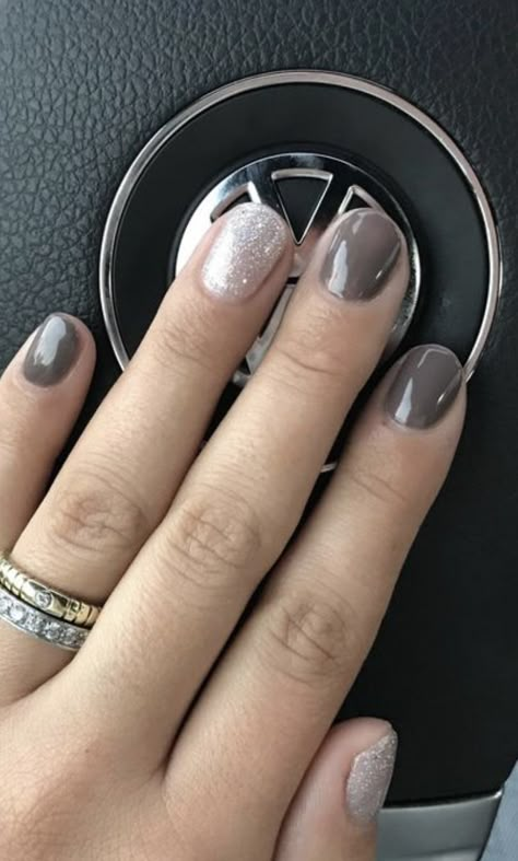 Gray Sparkle Nails, Autumn Nails Dip Powder, Fall Dip Powder Nails, Gray Fall Nails, Nails September, Dip Nail Colors, Dip Nail, Fingernail Designs, Glittery Nails