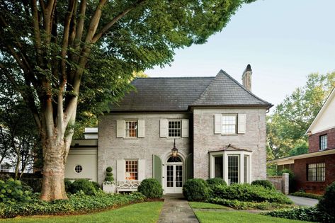 Modern Georgian Home Modern Georgian, Cedar Shake Roof, Home Exteriors, Garage Style, Cottage Exterior, Craftsman Style Home, Exterior Makeover, Georgian Homes, Architect House