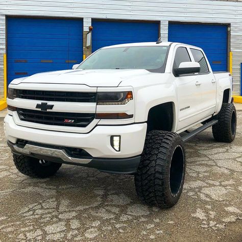 Big lifted White Chevy Silverado 2500HD with Black Custom Grill. Inspiration ideas on lifted trucks and SUV with off-road wheels and overland mods. DIY and easy to install exterior and interior upgrades. #chevy #silverado #mods #liftedtruck #offroad Chevy 1500 Lifted, White Chevy Silverado, Overland Mods, Chevy Trucks Accessories, Chevy Suv, Custom Wheels Trucks, Vintage Chevy Trucks, Chevy Trucks Older, Country Trucks