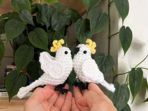 Crochet Cockatoo, Crochet Parrot, Crochet Bird, Crochet Birds, Bird Figure, Cute Bat, Crochet Heart, Crochet Stuff, Bird Lover