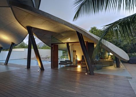 This home in India features organic concrete leaf-shaped canopies that provide both shelter and shade. Architecture Art Nouveau, Princess Canopy, Deck Canopy, Canvas Canopy, Concrete Leaves, Canopy Architecture, Canopy Bedroom, Backyard Canopy, Concrete Houses