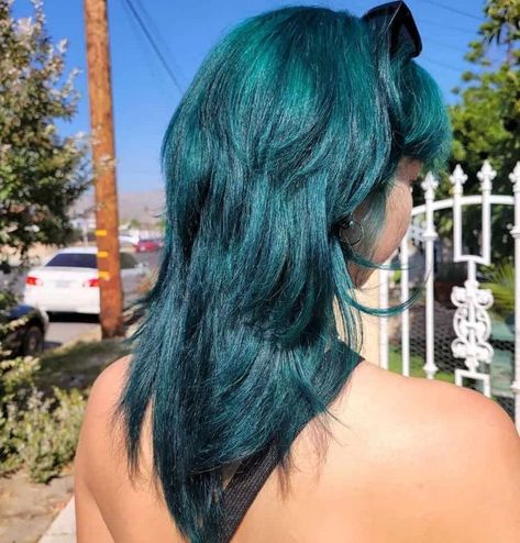 Emerald Green And Blue Hair, Dark Green Blue Hair, Bluish Green Hair, Dark Green And Black Hair, Subtle Blue Hair, Bright Color Hair Ideas, Greenish Blue Hair, Dark Turquoise Hair, Emerald Hair Color