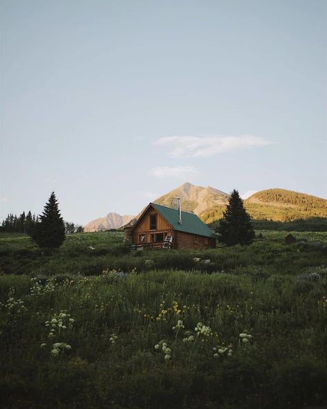 Gouache Card, Mountain Aesthetic, Pretty Landscapes, Small Cabin, Into The Wild, Card Inspiration, Nature Aesthetic, Pretty Places, Landscape Photos