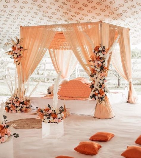 House of Flowers TO on Instagram: "Harpreet & Tariq ♥️ • Decor & Florals: @houseofflowersto" Anand Karaj Decor, Gurdwara Wedding, Sikh Wedding Decor, House Of Flowers, Anand Karaj, Sikh Wedding, Bridal Outfits, Wedding Inspo, Wedding Ceremony