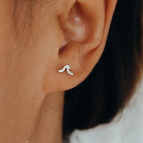 Surfer Girl Wave Earrings – Pineapple Island Surfer Vibe, Dainty Accessories, Wave Earrings, Surf Aesthetic, Jewelry Minimal, Ocean Earrings, Island Jewelry, Latest Jewellery Trends, Moon And Star Ring