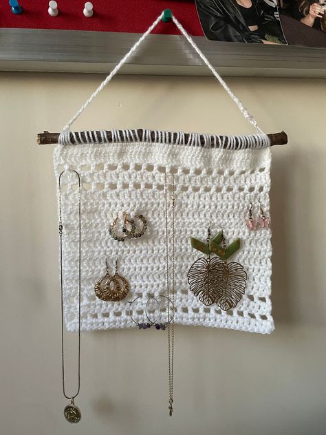 Crochet Jewelry Hanger Pattern, Crochet Earring Hanger, Crochet Jewelry Holder Pattern, Jewelry Organizer Crochet, Crochet Jewelry Holder Free Pattern, Diy Jewellery Holders, Crochet Jewellery Holder, Crochet Jewelry Holder, Jewellery Hanger