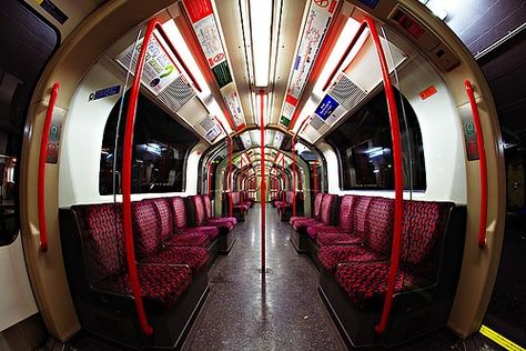 Subway fisheye Fisheye Photos, Fisheye Photography, London Underground Tube, Secret London, Central Line, Perspective Photography, Kunst Inspiration, Fish Eye Lens, Fish Eye