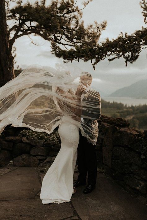 Windy Wedding Photos, The Griffin House Oregon, Oregon Wedding Photography, Wedding Photos Moody, Intimate Wedding Aesthetic, Golden Hour Wedding Photos, Mountain Elopement Photos, Mallorca Photoshoot, Elopement Pics