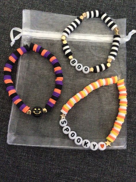 Bracelet Of Beads, Preppy Halloween Bracelet, Preppy Halloween Bracelet Ideas, Halloween Clay Bead Bracelet Ideas, Halloween Clay Bead Bracelet, Bead Bracelet Words Ideas, Accessories With Beads, Halloween Bracelet Ideas, Bracelets Diy Beads