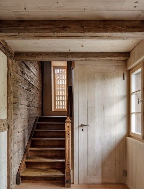 Rustic Entry, Farmhouse Renovation, Cabin Style, Staircases, Small Home, Cottage Homes, Log Homes, Style Home, House Inspo