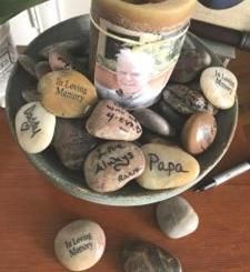 Wake Memorial Ideas, Memory Stones Ideas, Fishing Memorial Ideas, Memory Garden Ideas Diy, Outdoor Memorial Service Ideas, Memorial Ideas For Loved Ones, Memorial Tree Ideas, Celebration Of Life Decor, Memory Stones