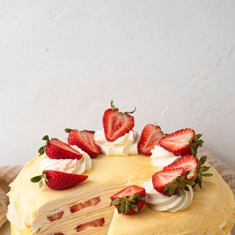 Strawberry Crape, Strawberry Crepe Roll, Mille Crepe Cake, Strawberry Crepe Aesthetic, Crepe With Strawberries, Strawberry Crepe Cake, Crepe Cake Recipe, Mille Crepe, Strawberry Crepes