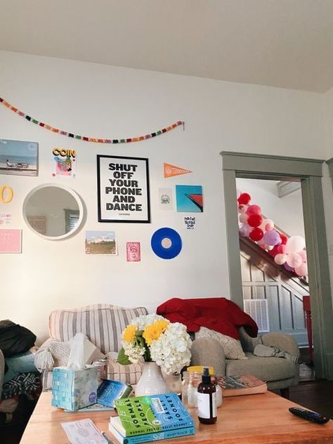 Fun Dorm Decor, College House Aesthetic, Dorm Sweet Dorm, College House, Dorm Inspo, Dorm Room Designs, Dorm Room Inspiration, College Room, Dorm Ideas