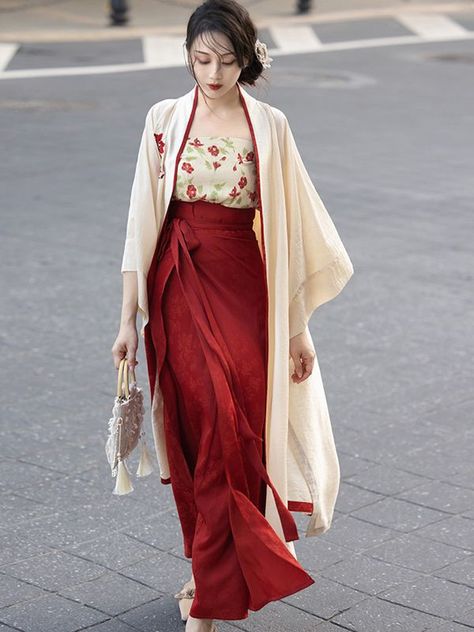 Chinese Clothing Modern, Gaun Koktail, Moda Kimono, Chinese Fancy Dress, Traditional Asian Dress, Outfit Reference, Japanese Traditional Clothing, Modern Kimono, Modern Hanfu