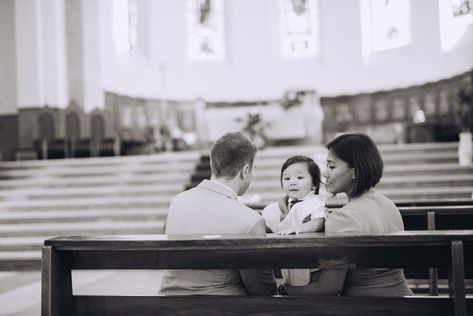 Baptism Photoshoot, Bautizo Ideas, Baptism Photos, Getting Baptized, Family Photo Ideas, Family Of 4, Family Posing, Shoot Inspiration, Pose Ideas