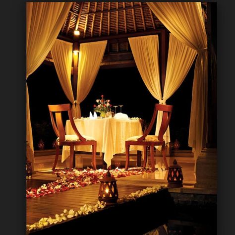 Midweek Inspiration: (evening) Dreaming about a romantic  intimate dinner for two. Whether at home or away, make time for love! #TLLC #TheLadyLovesCouture #LiveLavishlyOnAntBudget #LovesInNeedOfLoveToday! #JustTheTwoOfUs Private Dinner For Two Romantic, Candle Light Dinner Ideas, The Lady Loves Couture, Romantic Dinner Decoration, Romantic Candle, Romantic Candle Light Dinner, Beach Dinner, Romantic Candlelight, Romantic Candles