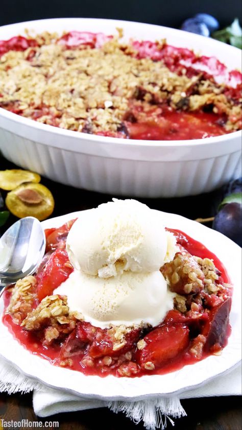 If your plum tree is overloaded with the fruit and you don't know what to do with them, try this recipe out! This is The Best Plum Crisp Recipe you'll ever taste! The crunchy and delicious oats topping is guaranteed to leave you wanting more. Plum Crisp, Crunchy Oats, Apple Crisp Easy, Best Apple Pie, Classic Apple Pie, Ceramic Baking Dish, Summer Baking, Wanting More, Crisp Recipe