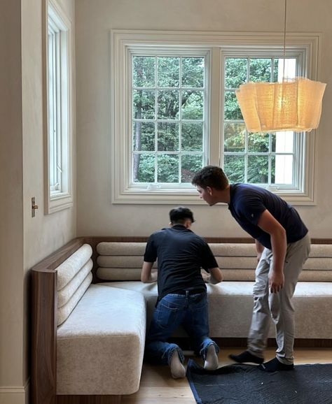 Library Banquette, Dining Room Banquette Seating, Banquette Kitchen, Built In Banquette Seating, Dining Room Decor Elegant, Dining Room Banquette, Banquette Design, Seating In Kitchen, Banquette Seating In Kitchen