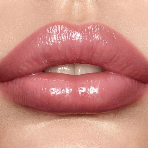 Lip Lustre Pillow Talk Light Model Pink Matte Lipstick, Light Pink Lips, Hide Dark Circles, Hot Pink Lips, Pink Lip Gloss, Beauty Light, Perfect Lips, Pink Lipstick, Lip Fillers