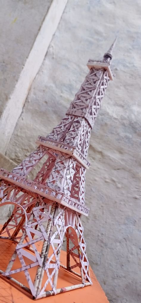 Eiffel tower news paper craft News Paper Craft Ideas, News Paper Craft, Paper Tower, Newspaper Crafts Diy, Hanging Craft Ideas, Hanging Craft, Paper Wall Hanging, New Paper, Newspaper Crafts