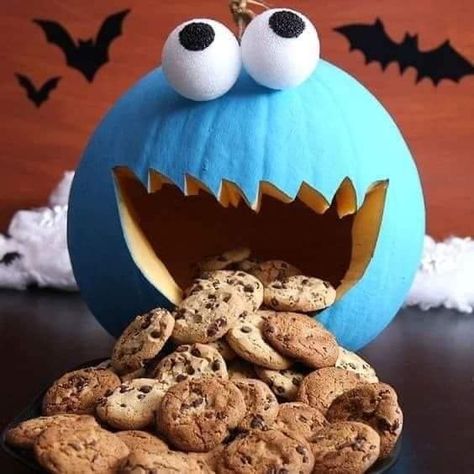 Facebook Painting Ideas Unique, Cookie Monster Pumpkin, Monster Pumpkin, Creative Pumpkin Painting, Pumpkin Cookie, Pumpkin Contest, Pumpkin Painting Ideas, Creative Pumpkins, I Love Fall