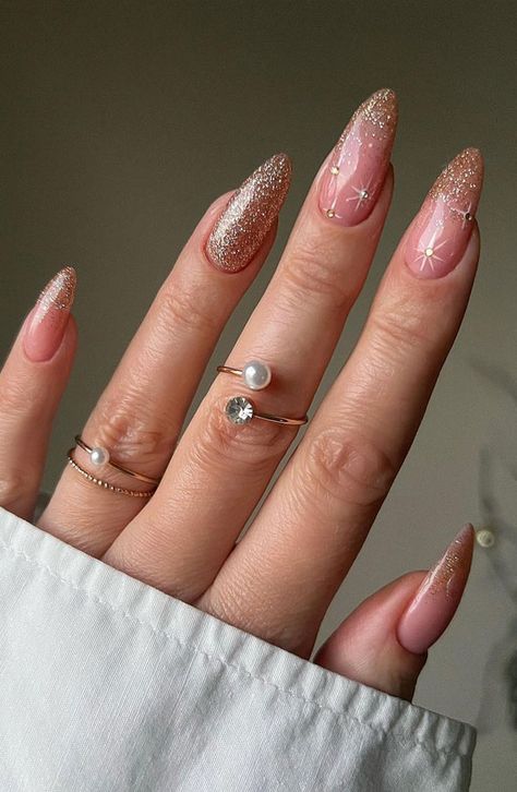 Gold Holiday Nails, Shiny Nails Designs, Nagel Design, December Nails, Golden Nails, Gold Glitter Nails, Ombre Nails Glitter, Shine Nails, Nail Colours