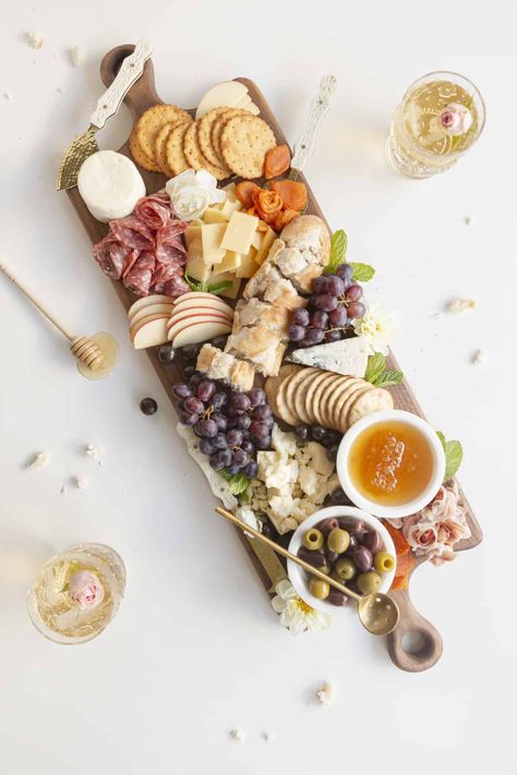 A simple charcuterie board that only takes a few tricks to look super impressive for all your guests. And a shopping list for a cheese board. Rectangular Cheese Board, Long Chacutery Board Ideas, Charcuterie Long Board Ideas, French Themed Charcuterie Board, Long Narrow Charcuterie Board, Long Narrow Charcuterie Board Ideas, Charcuterie Board Ideas Rectangle, Rectangle Charcuterie Board Layout, Long Charcuterie Board Ideas