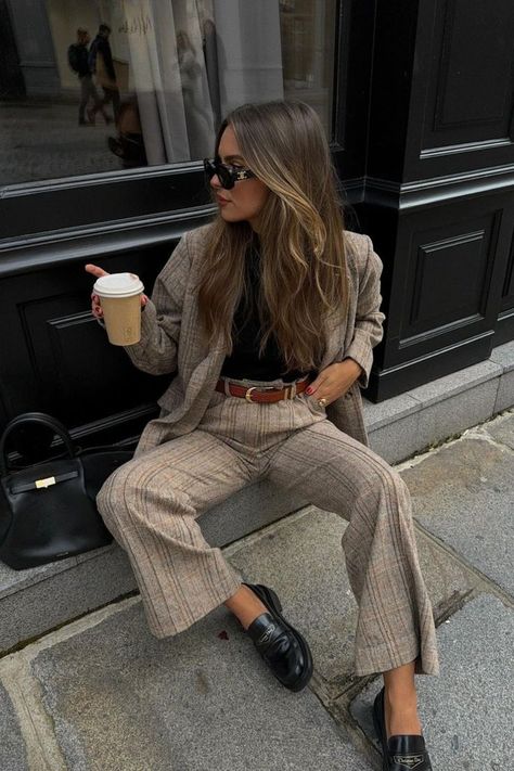 October Fashion, Street Style Paris, Interview Outfit, Paris Street Style, Rainy Day Outfit, Autumn Outfit, Outfit Inspo Fall, Fall Outfits Women, Minimalist Outfit