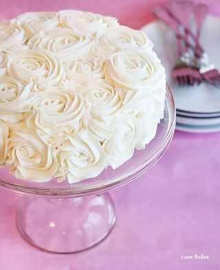 Rosecake Crusting Buttercream Recipe, Crusting Buttercream, Hydrangea Cake, Frost Cupcakes, I Am Baker, Wedding Cake Roses, Torte Cupcake, Icing Frosting, Cupcakes Decorados