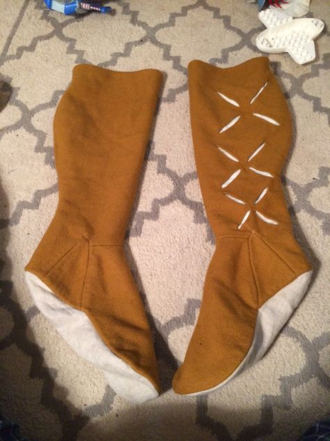 Both socks for HRM Timothy. 16th Century Clothing, Medieval Boots, German Costume, Historical Shoes, Viking Reenactment, German Fashion, Medieval Clothing, Medieval Dress, Shoe Inspiration