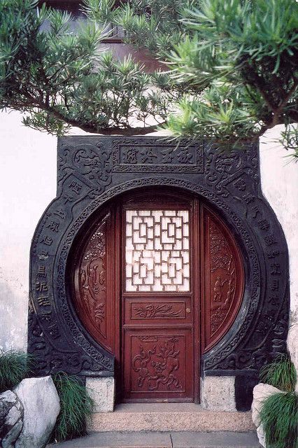 door eludes to program? Door in the Yu Garden in Shanghai by whistlepunch cc Lao Ximen, Shanghai, Shanghai, China Asian Doors, Chinese Door, Asian Architecture, Asian Homes, Cool Doors, Art Asiatique, Chinese Design, Chinese Garden, Chinese Architecture