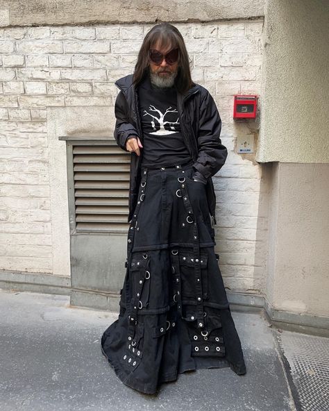 Emo Male Fashion, Balenciaga Outfit, Axis Mundi, Techno Outfit, Rave Pants, Fit Pics, Concept Clothing, Archive Fashion, Streetwear Aesthetic