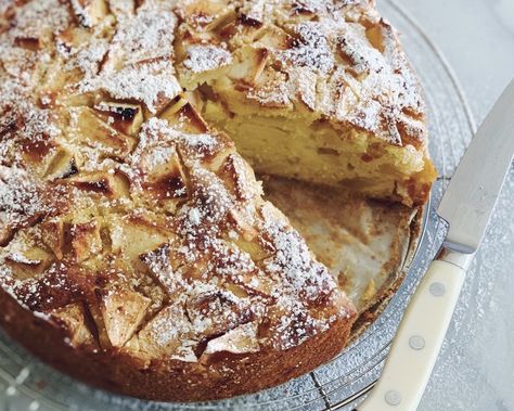 This version of Italy's apple cake is one of my favorites, and made special thanks to a generous splash of Sambuca—Italy’s famous anise liqueur—mixed into the batter. Italian Pastries, Italian Cake, Donna Hay, Dessert Aux Fruits, Apple Cake Recipes, Italian Desserts, Apple Cake, Sweet Chili, Holiday Desserts