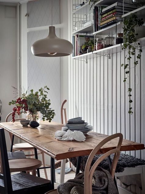 my scandinavian home: A Charming & Relaxed Swedish Home In Blue And White Ikea Legs, Old Tables, Danish House, White Wood Texture, Koti Diy, Swedish Apartment, Vintage Apartment, Diy Ikea, Swedish House