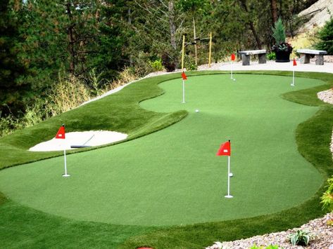 15 Backyard Putting Greens That Will Make You Jealous | East Coast Turf Pros Astroturf Backyard, Backyard Turf Ideas, Backyard Golf Ideas, Golf House, Turf Backyard, Hills Landscape, Green Backyard, Green Ideas, Pools Backyard