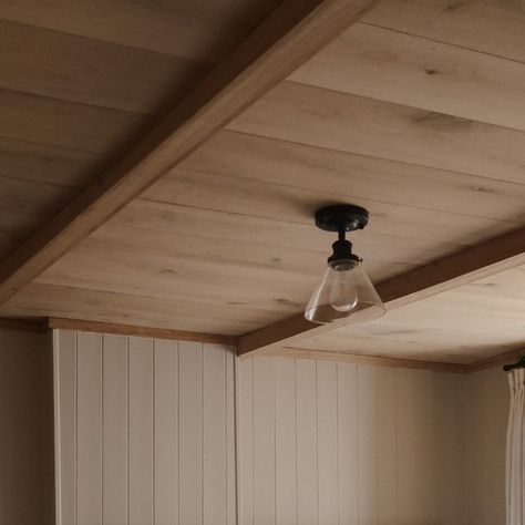 Farrow & Ball on Instagram: "The aim of @tobyshome when designing his new bedroom was to create a cosy, log-cabin inspired space. Combining an engineered oak ceiling with #OxfordStone panelled walls and neutral soft furnishings we certainly think the goal was achieved, don't you? #FarrowandBall" Wooden Ceiling And Wall Design, Oak Ceiling Bedroom, Panelled Walls And Ceiling, Wood Panelling Ceiling, Bedroom With Wooden Ceiling, Adding Wood To Ceiling, Tongue And Groove Walls And Ceiling, Ceiling Wood Ideas, Wood Panelled Ceiling