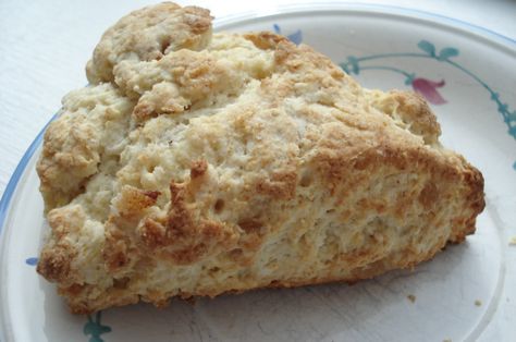 scone done 3 Scottish Scones, Irish Scones Recipe, Plain Scones, Irish Scones, Scotland Food, Best Scone Recipe, Irish Recipes Authentic, Biscuits And Gravy Casserole, Scottish Dishes