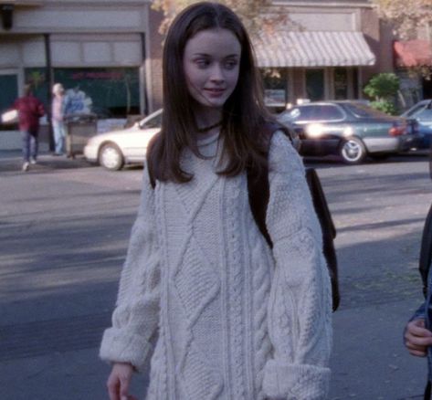 Rory Gilmore Sweater, Gilmore Sweater, Gilmore Girls Season 1, Cold Weather Clothes, January Mood, Clothes Comfy, Rory Gilmore Style, Gilmore Girls Fashion, Estilo Rory Gilmore