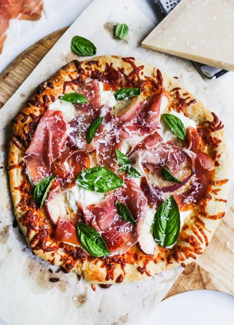 Peach & Prosciutto Pizza with Burrata Pizza With Burrata, Pizza Oven Backyard, Peach Prosciutto, Pizza Stromboli, Peach Pizza, Burrata Pizza, Ooni Pizza, Onion Pizza, Prosciutto Pizza