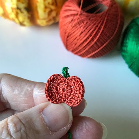 Pumpkin Applique Pattern Free, Crochet Pumpkin Applique Free Pattern, Crochet Pumpkin Applique, Microcrochet Patterns Free, Pumpkin Applique, Crochet Pumpkin, Applique Pattern, Pumpkin Pattern, Photo Tutorial