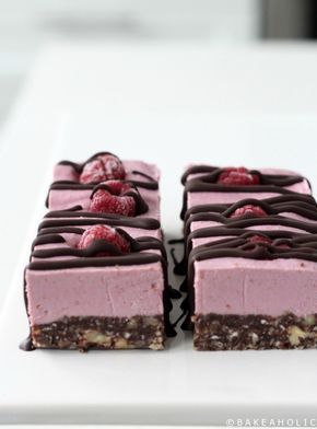 Raspberry Slice, Deserturi Raw Vegan, Cheesecake With Chocolate, Raw Cheesecake, Cheesecake Vegan, Raw Vegan Desserts, Raw Cake, Coconut Desserts, Vegan Cheesecake