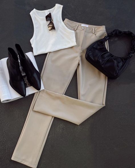 Beige Leather Pants Outfit, Tan Leather Pants Outfit, Beige Leather Pants, Tan Leather Pants, Beige Pants Outfit, Summer Boots Outfit, Tulum Outfits, Leather Pants Outfit, Beige Pants