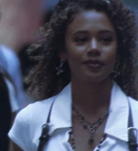 Rachel True The Craft, The Craft Chris, Rochelle Zimmerman, The Craft Movie Aesthetic, The Craft Rochelle, Rochelle The Craft, The Craft Pfp, The Craft Aesthetic, Celestial Goth