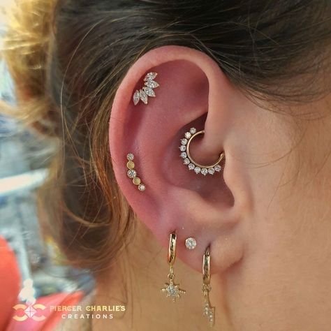 Minimalist Ear Piercings, Unique Ear Piercings, Ear Piercings Chart, Piercing Chart, Ear Piercings Helix, Helix Piercing Jewelry, Cool Ear Piercings, Pretty Ear Piercings, Cool Piercings