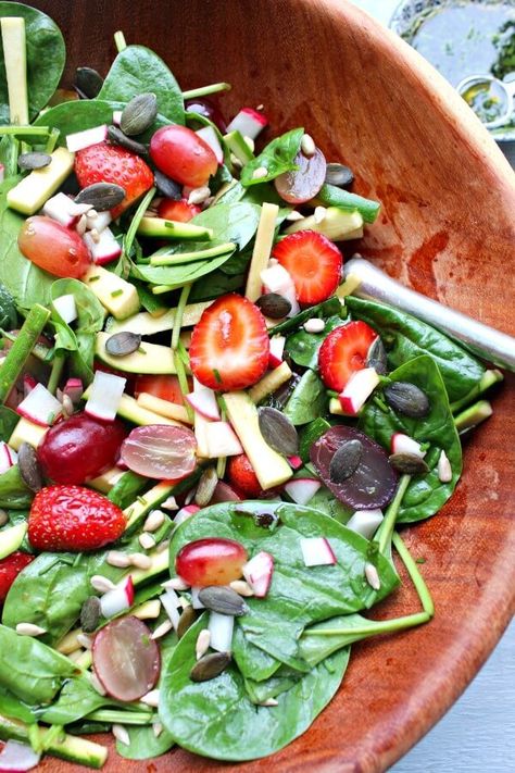 Grape Spinach Zucchini Harvest Salad Spinach Salad With Grapes, Salad Grapes, Homegrown Grape Recipes, Grape And Walnut Salad, Apple Grapes Walnut Salad, Detox Salad, Easter Side Dishes, Harvest Salad, Fresh Asparagus