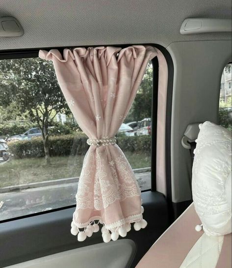 Princess Car, Car Interior Diy, Pink Car Accessories, Pink Cars, Girly Car Accessories, Car Deco, Cool Car Accessories, Girly Car, Cute Car Accessories