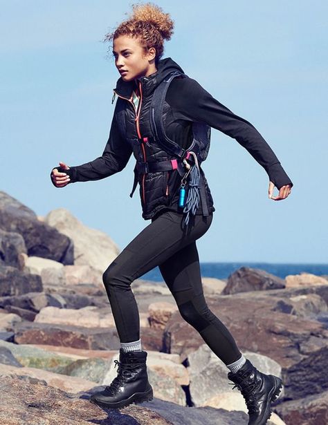 Girls Outfits with Hiking Boots-26 Ways to Wear Hiking Boots Womens Hiking Outfits Summer, Trekking Outfit Women, Black Hiking Boots, Trekking Outfit, Climbing Outfit Woman, Climbing Outfits, Cute Hiking Outfit, Hiking Boots Outfit, Hiking Outfit Spring