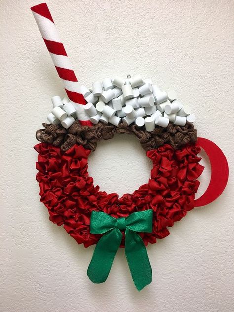 Hot Chocolate Wreath Chocolate Wreath, Wreath Diy Christmas, Holiday Wreaths Diy, Christmas Wreaths Diy Easy, Rustic Christmas Wreath, Diy Christmas Wreaths, Christmas Ornament Wreath, Christmas Wreaths To Make, Christmas Wreaths For Front Door