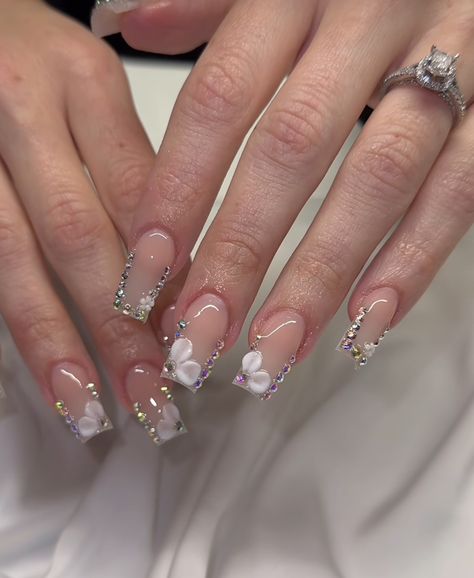 Nails Inspo Rhinestones, Silver Quince Nails, Bling Acrylic Nails Short, Short Nail Designs Wedding, Shorties Acrylic Nails, Short Quince Nails, Acrylic Nails With Rhinestones, Quince Nails, Encapsulated Nails